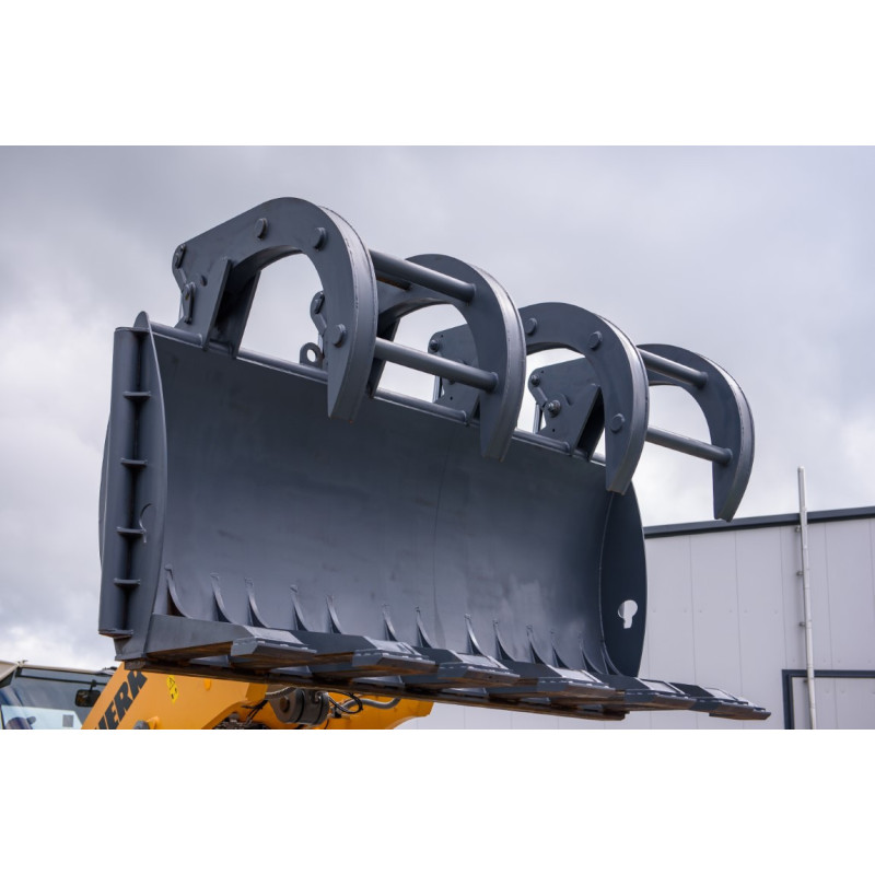 BIG crocodile grab for telehandler