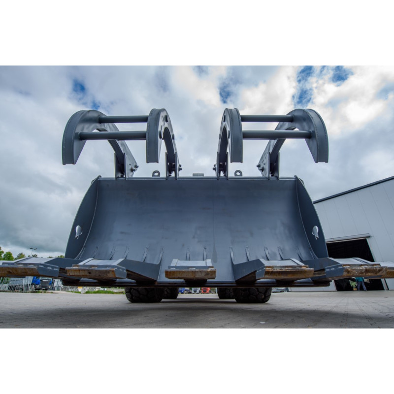 BIG crocodile grab for telehandler